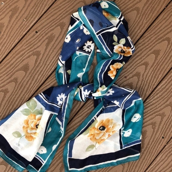 Soho Design group Charming floral print silk scarf - Picture 2 of 8